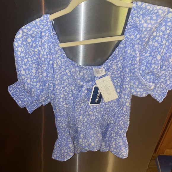 ๐ซSOLD๐ซ Periwinkle Floral Crop Top ๐ - Picture 6 of 15